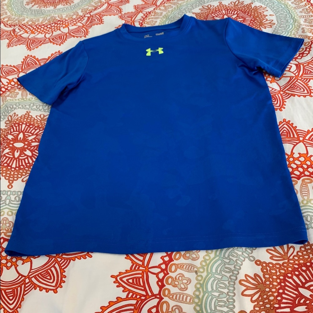 Under Armour Heat Gear Boys Large shirt